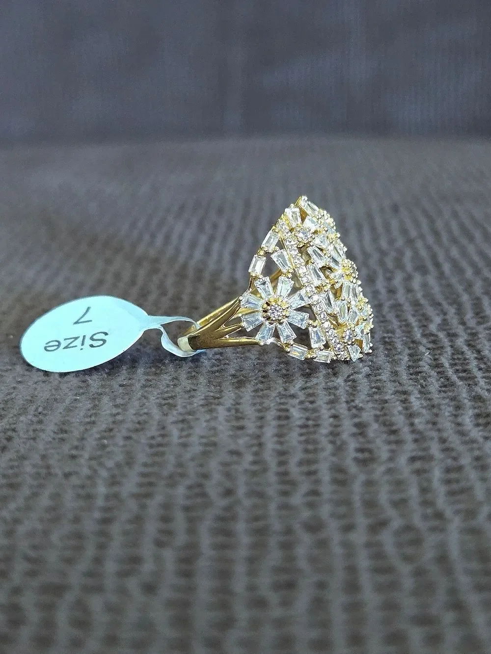 Rachel Zoe Gold💛 Floral🌼 Dome Ring💍 - NWT